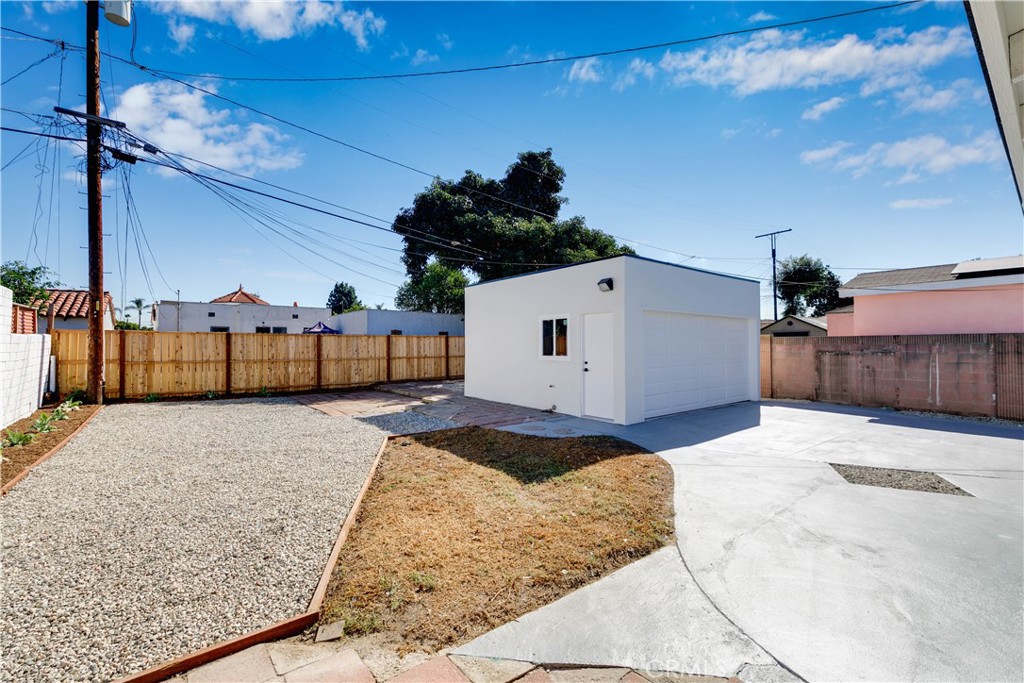604 South Burris Avenue Compton, CA 90221 - Photo 24 of 25