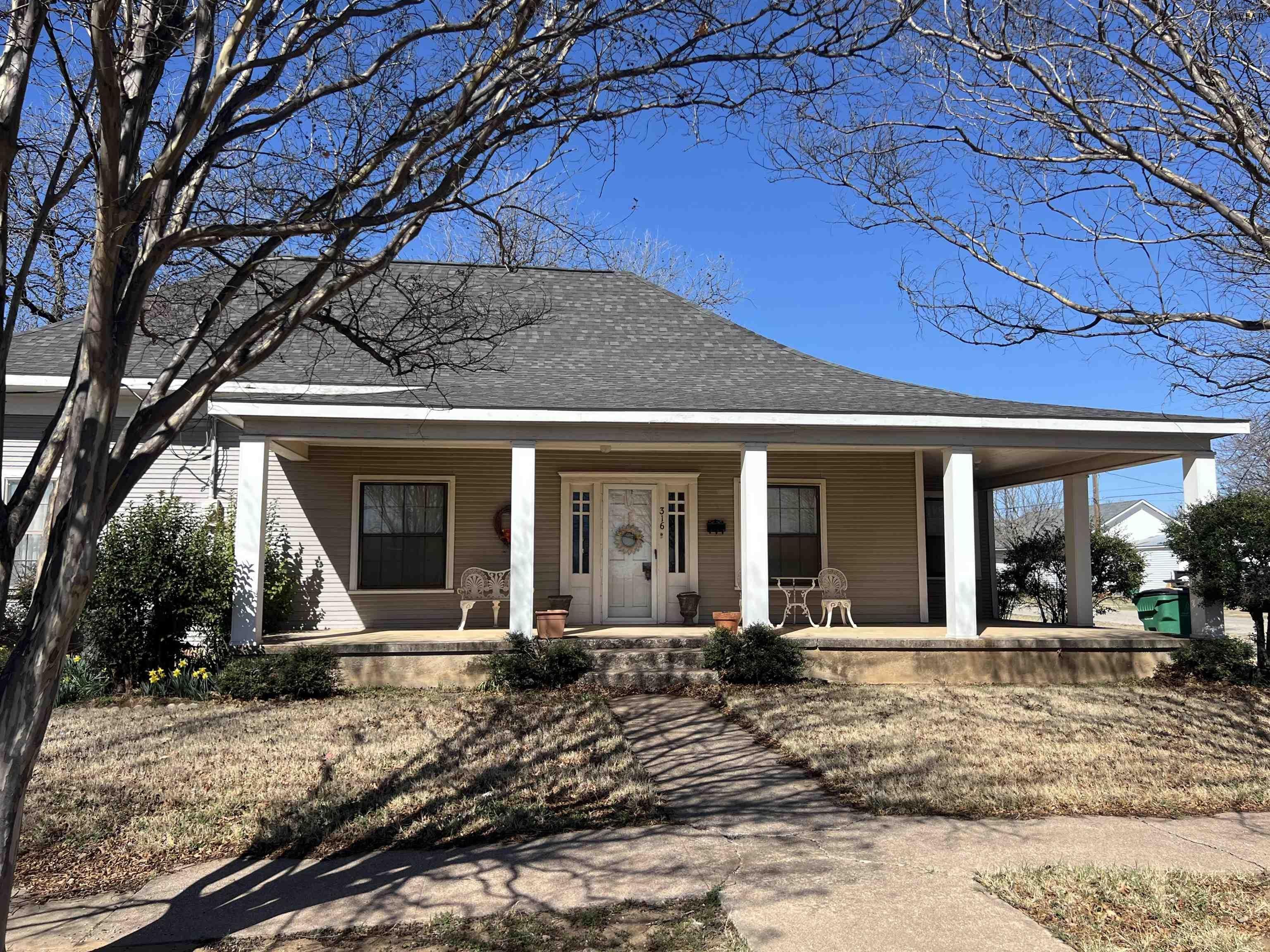 316 East Spring Street Henrietta, TX 76365 - Photo 1 of 25 Gallery Image 1