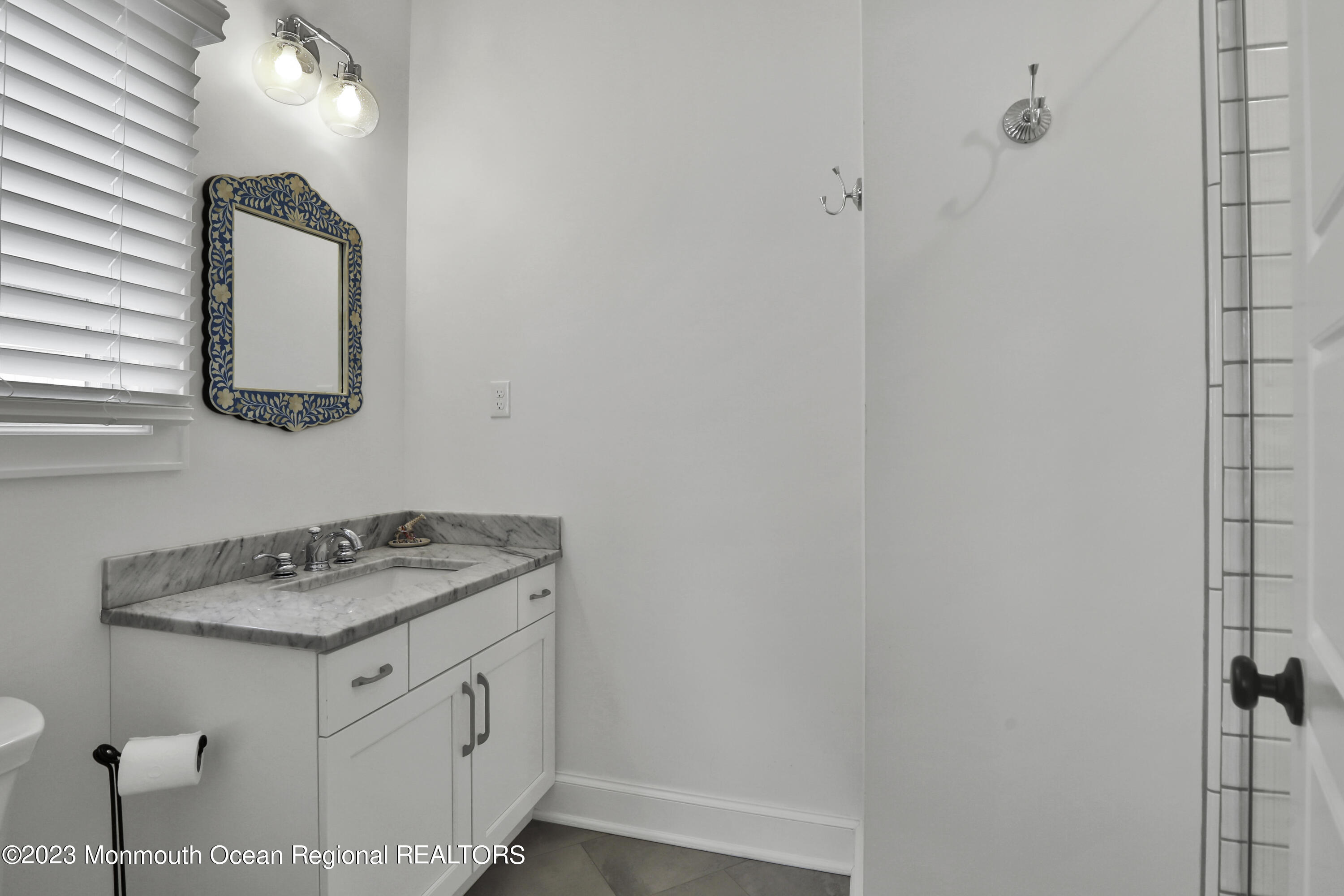 72 Ave Of Two Rivers Rumson, NJ 07760 - Photo 25 of 40 Guest Ensuite Bath