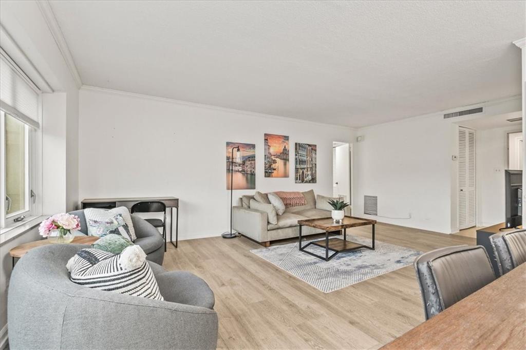 4545 Wornall Road, Unit 400 Kansas City, MO 64111 - Photo 6 of 13