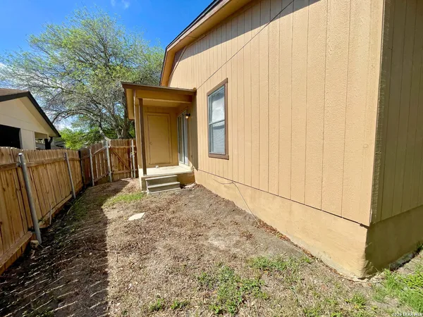 a view of a back yard of the house