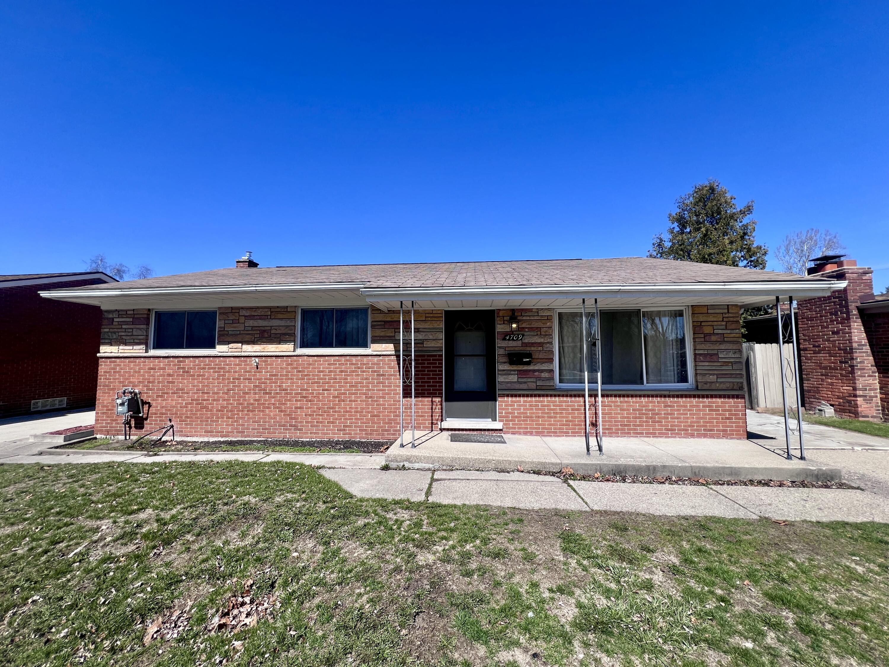 4709 Gerald Street Warren, MI 48092 - Photo 1 of 24 IMG_8869