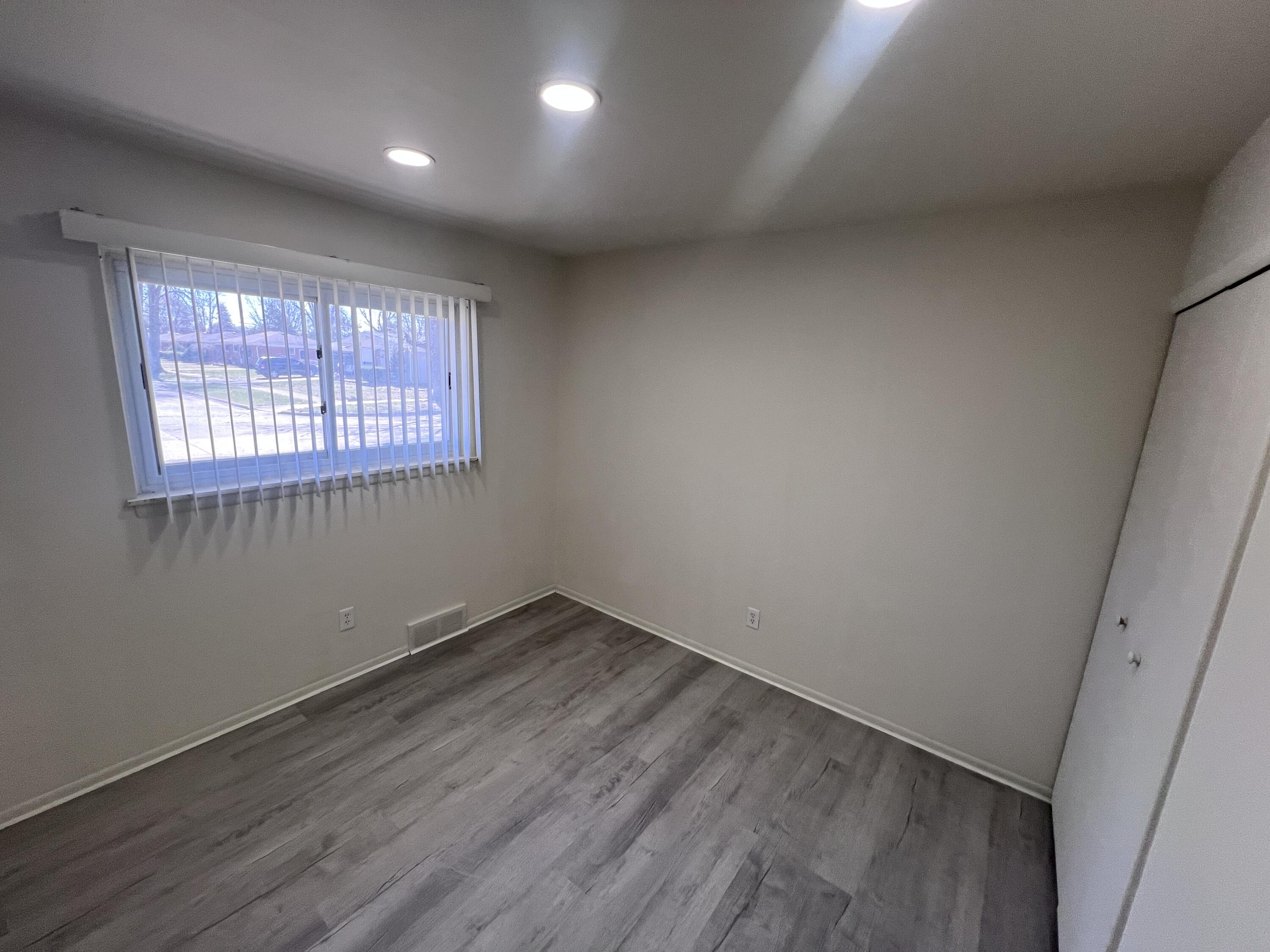 4709 Gerald Street Warren, MI 48092 - Photo 12 of 24 IMG_8878