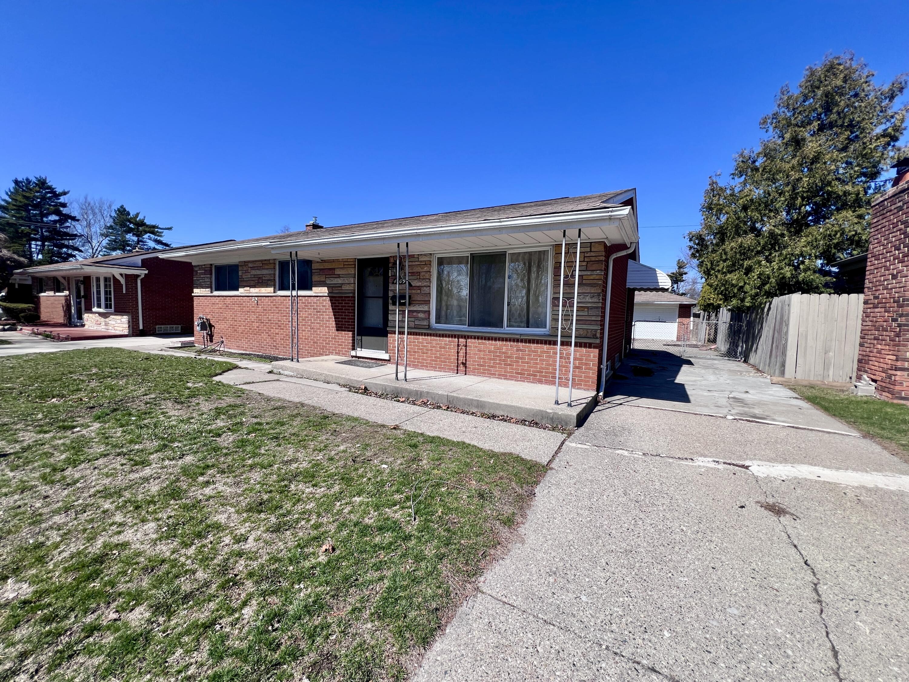 4709 Gerald Street Warren, MI 48092 - Photo 2 of 24 IMG_8894