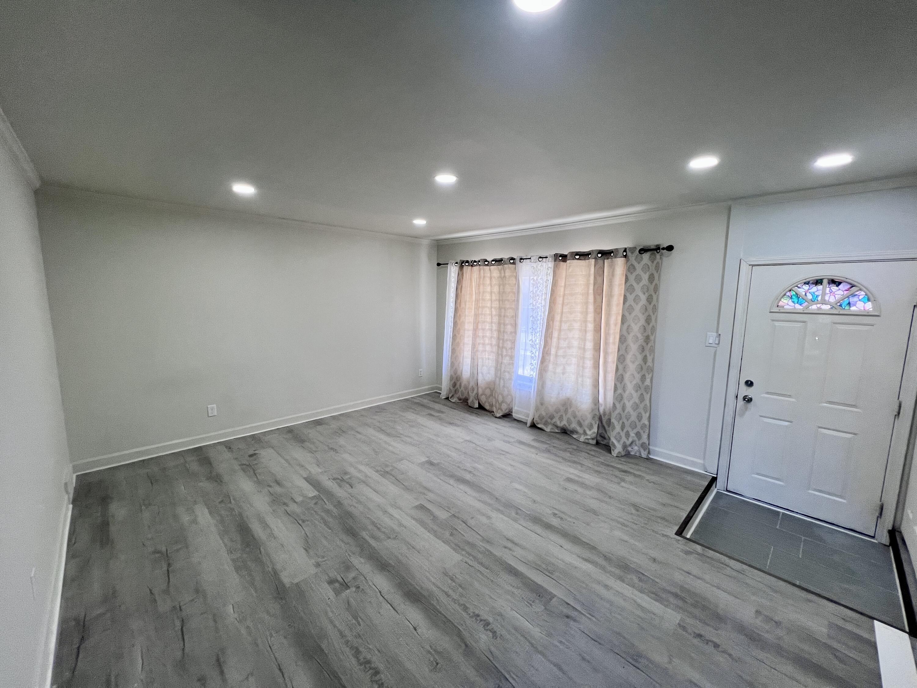 4709 Gerald Street Warren, MI 48092 - Photo 3 of 24 IMG_8888