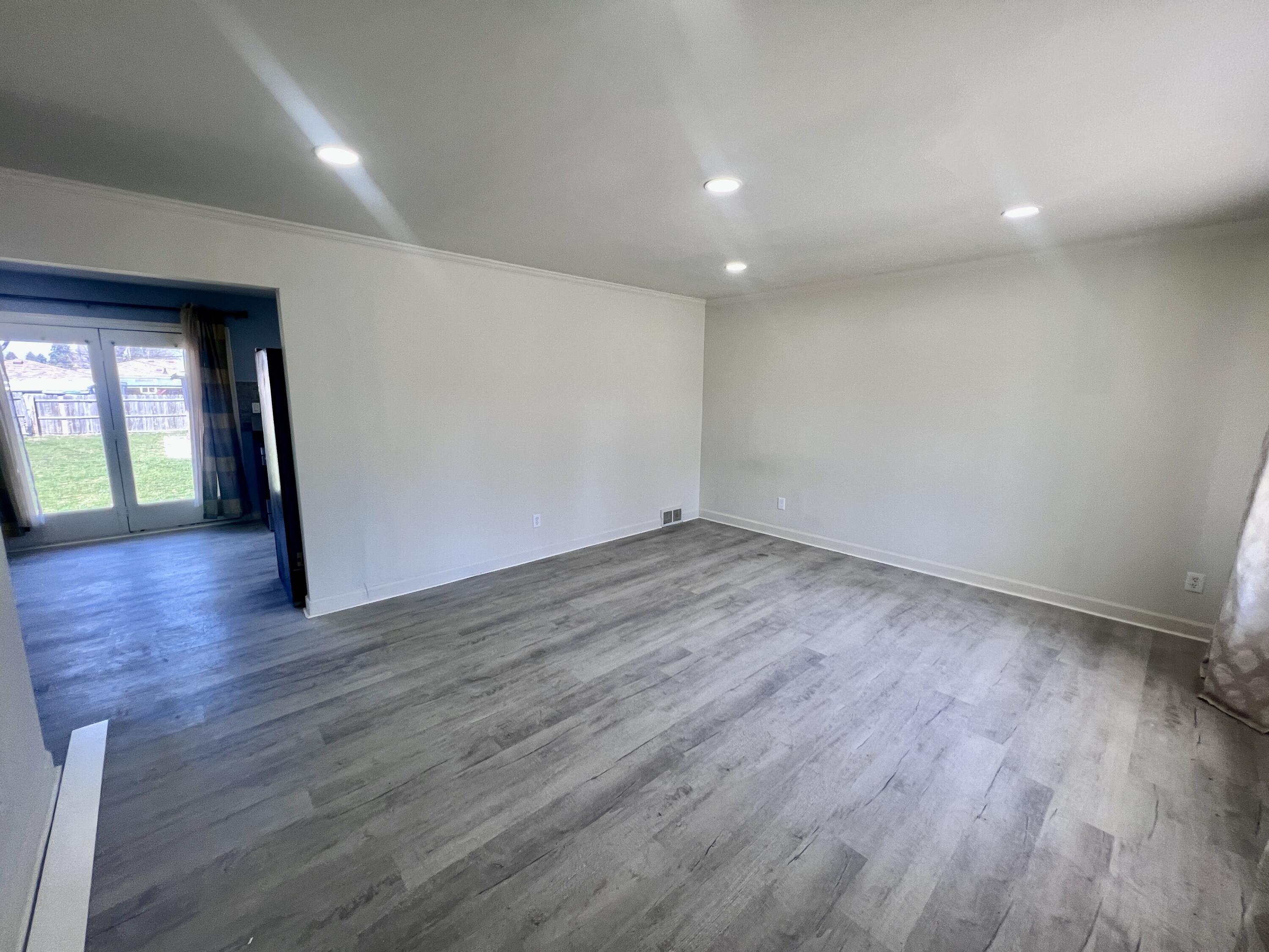 4709 Gerald Street Warren, MI 48092 - Photo 4 of 24 IMG_8871