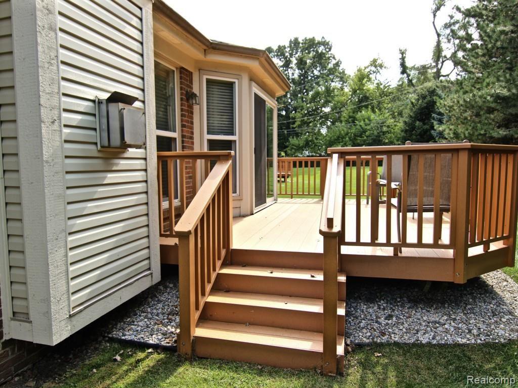 1066 Churchill Circle Rochester, MI 48307 - Photo 32 of 56 IMG_2739.jpg