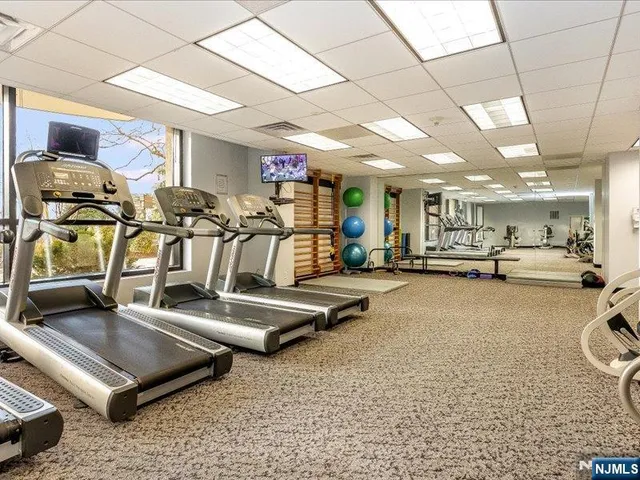 $385,000 | 2 Claridge Drive, Unit 8IE, Verona, NJ 07044