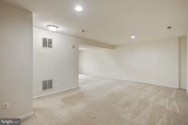$764,990 | 19237 Potomac Crest Drive, Triangle, VA 22172