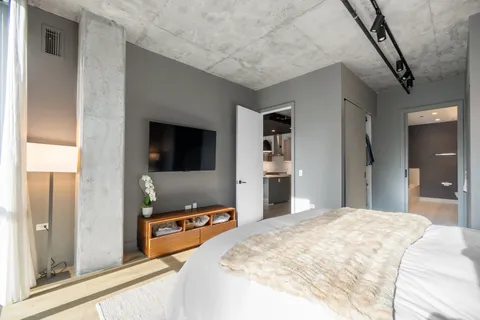 $1,250,000 | 111 South Peoria Street, Unit 309, Chicago, IL 60607