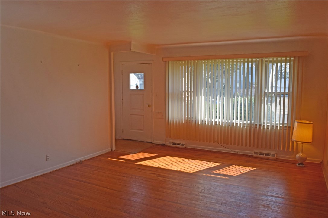1200 Sunset Road Cleveland, OH 44124 - Photo 2 of 23