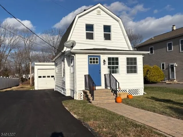 $489,000 | 4 Whitehouse Avenue, Whitehouse Station, NJ 08889