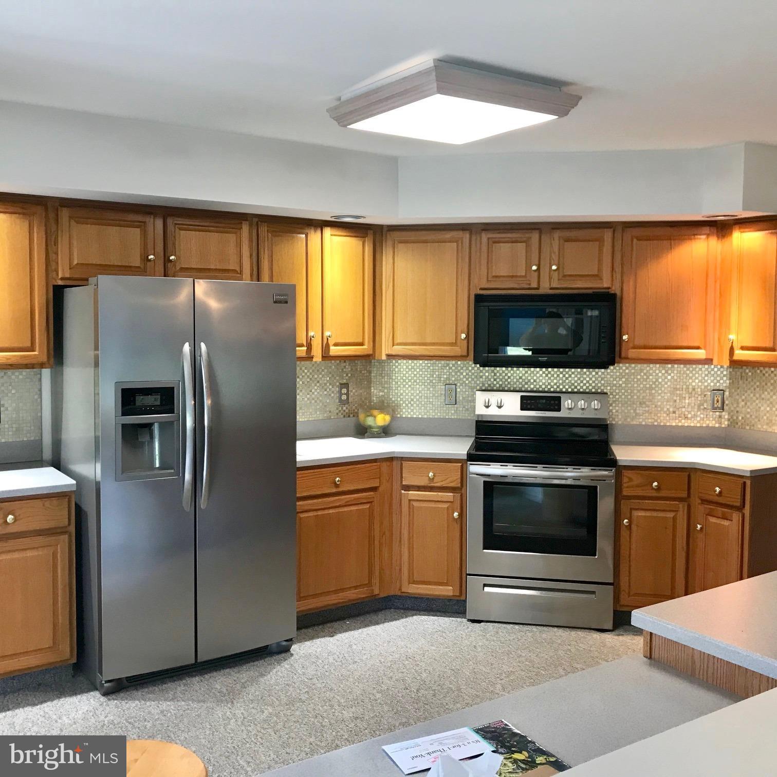 39 Sunny Ridge Court Kutztown, PA 19530 - Photo 6 of 26 Kitchen w/ Corian countertops & all appliances