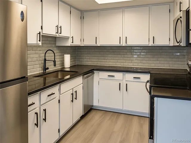 $1,700 | 17053 East Tennessee Drive, Unit 212, Aurora, CO 80017