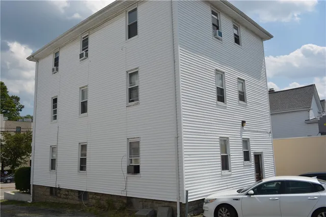 $2,000 | 1166 North Main Street, Unit 1, Providence, RI 02904