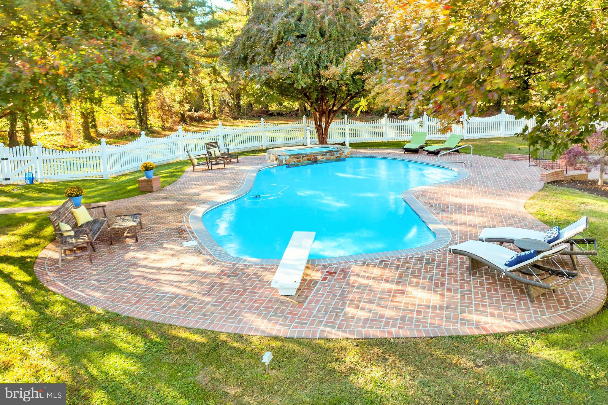 104 River Run Queenstown, MD 21658 - Photo 14 of 58 Beautiful vinyl fencing with three gates!