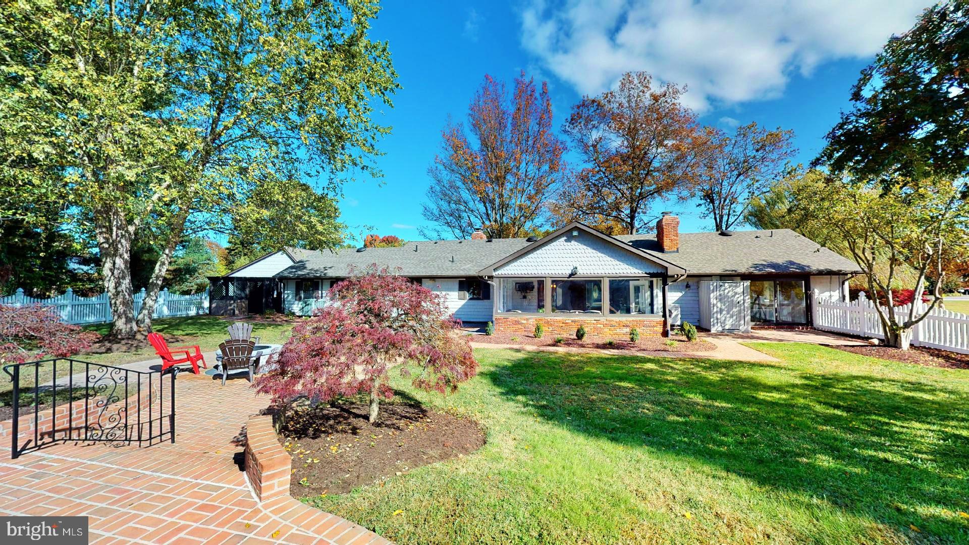104 River Run Queenstown, MD 21658 - Photo 17 of 58 Outdoor shower to right of sunroom