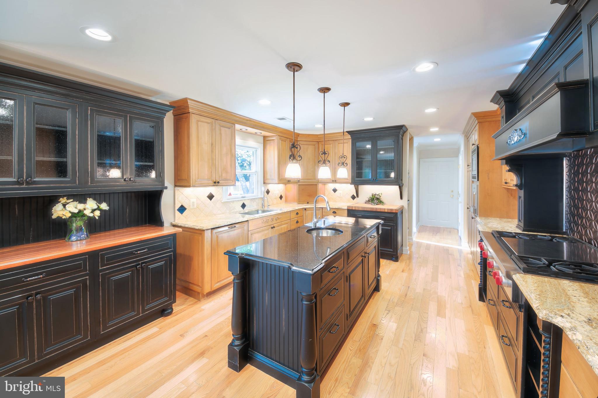 104 River Run Queenstown, MD 21658 - Photo 23 of 58 Island w/veggie sink.