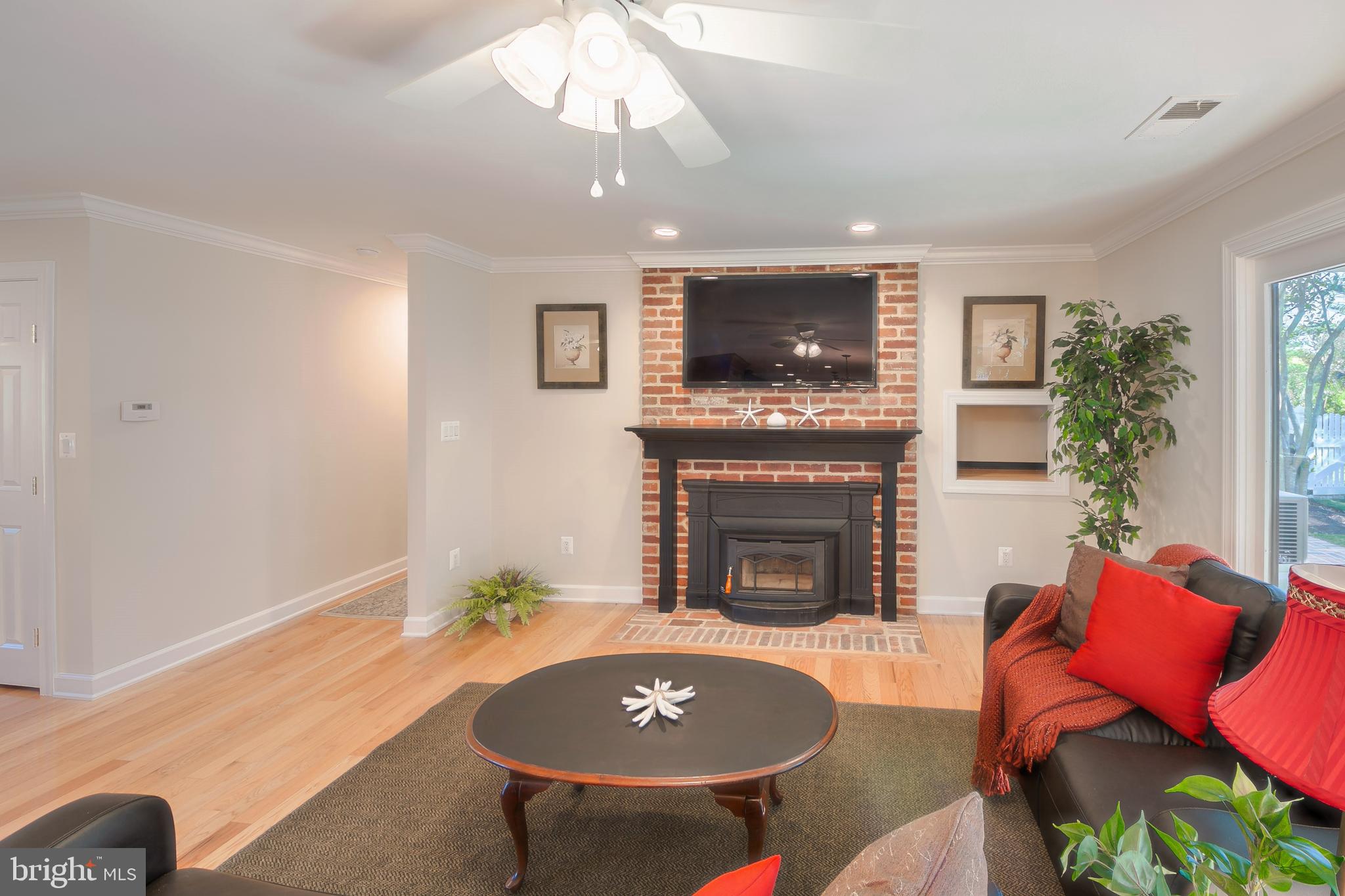 104 River Run Queenstown, MD 21658 - Photo 31 of 58 Space for all electronics