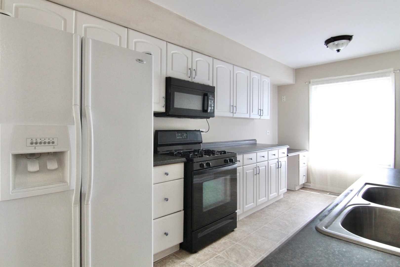 1828 Shetland Road Naperville, IL 60565 - Photo 3 of 17