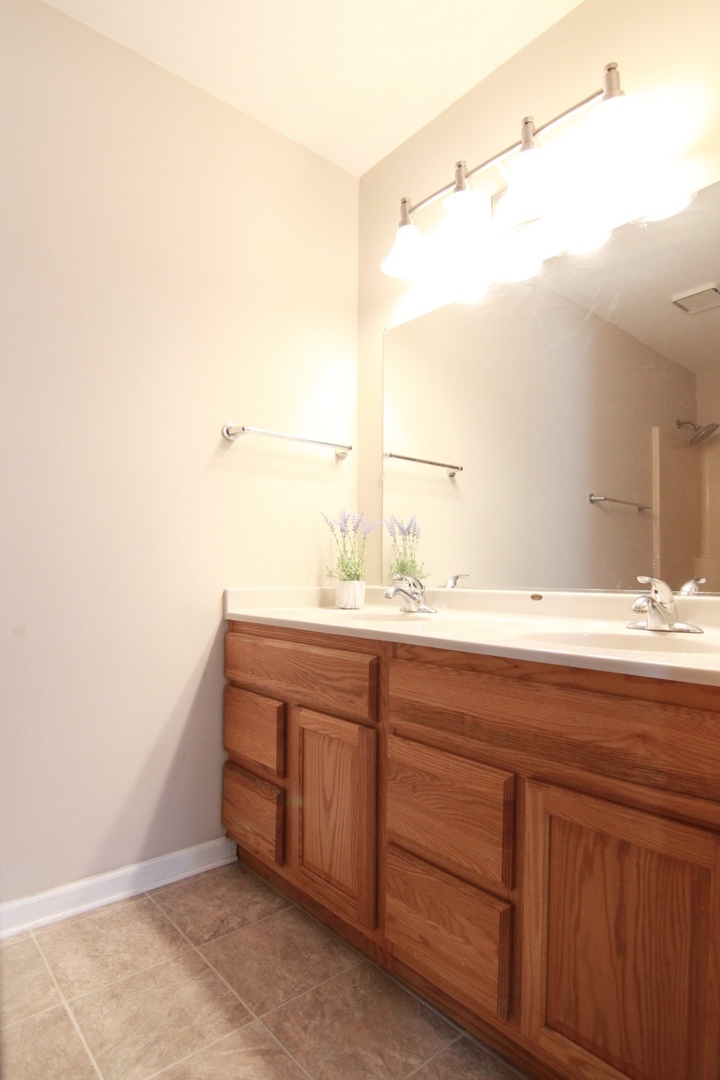 1828 Shetland Road Naperville, IL 60565 - Photo 8 of 17