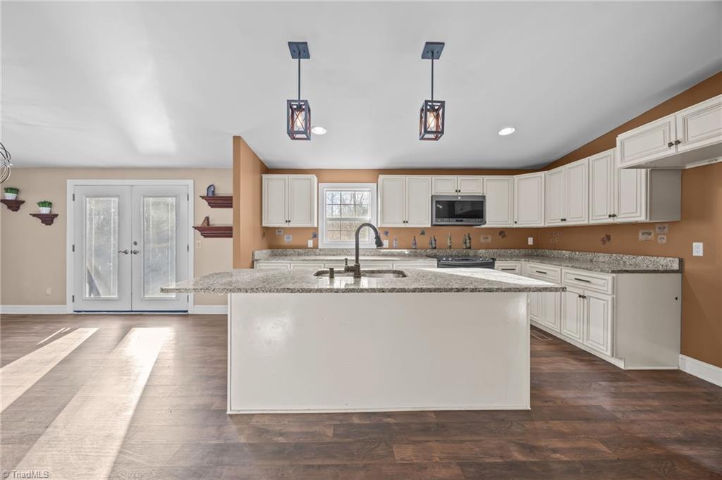 950 Waggoner Neal Road Walkertown, NC 27051 - Photo 19 of 48 Kitchen