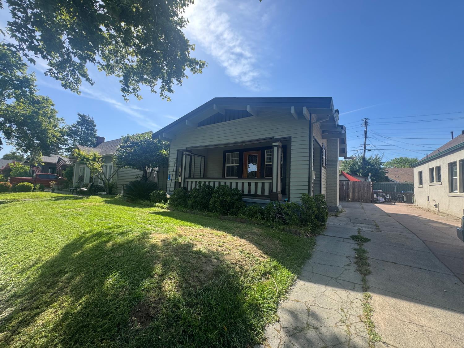 1044 West Harding Way Stockton, CA 95203 - Photo 3 of 25 a front view of a house with garden