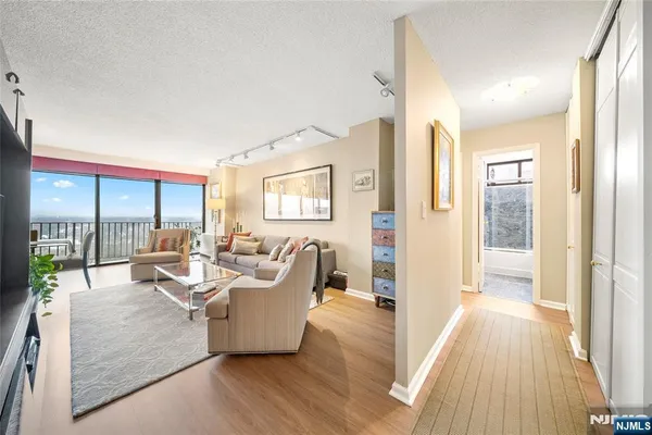 $319,000 | 277 Prospect Avenue, Unit 14B, Hackensack, NJ 07601