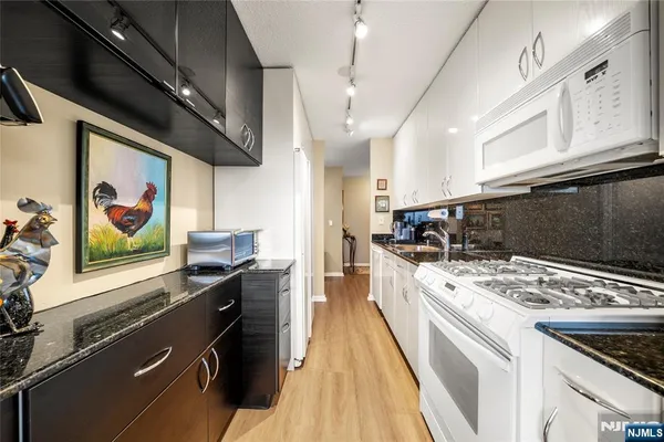 $319,000 | 277 Prospect Avenue, Unit 14B, Hackensack, NJ 07601