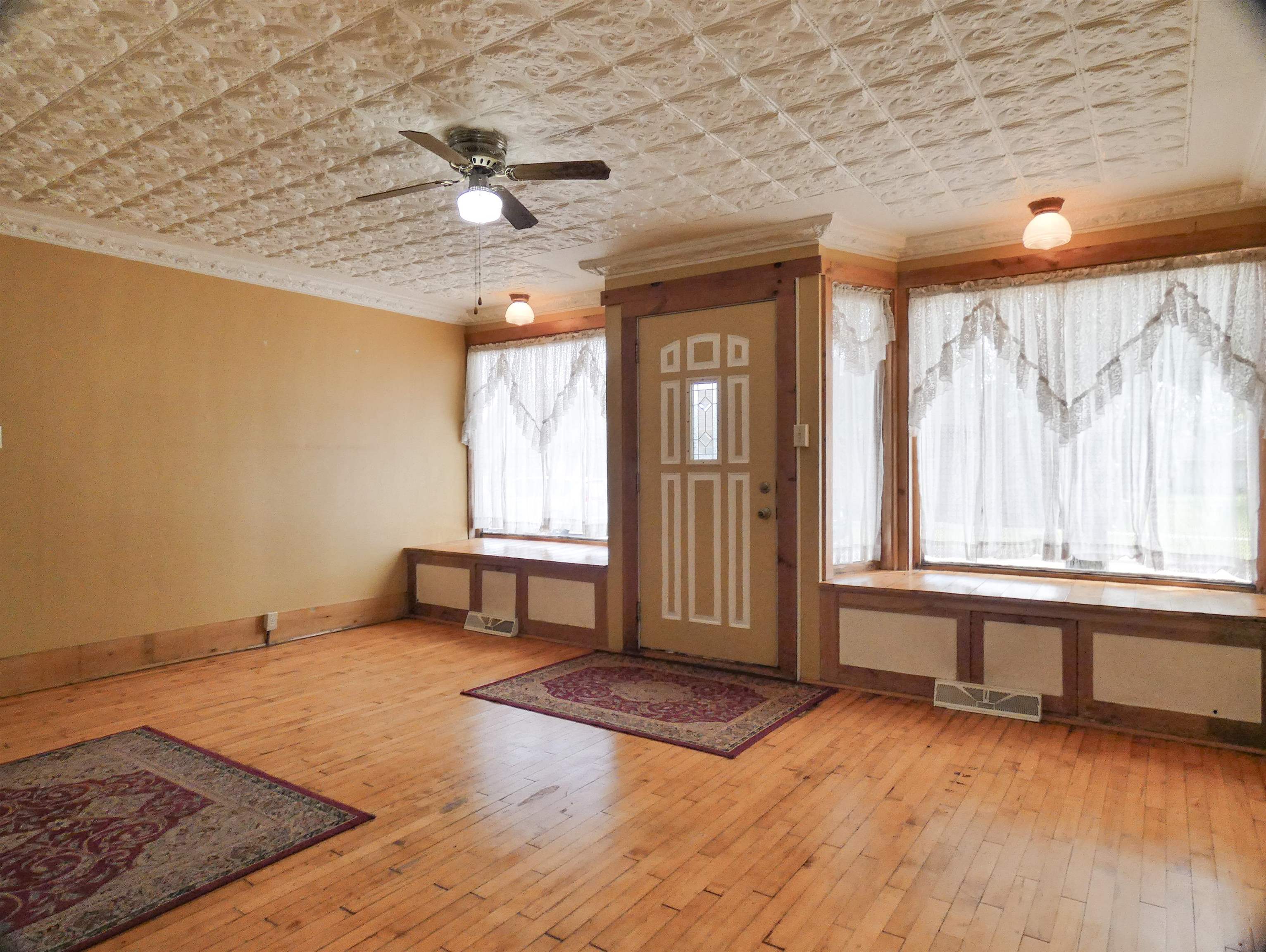 107 South Andrews Street Shawano, WI 54166 - Photo 4 of 47