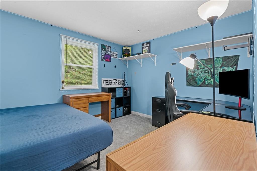 3525 Middletown Road Pittsburgh, PA 15204 - Photo 15 of 27 Bedroom 1
