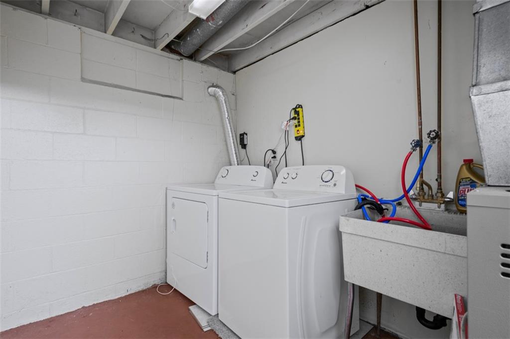 3525 Middletown Road Pittsburgh, PA 15204 - Photo 22 of 27 Laundry Room
