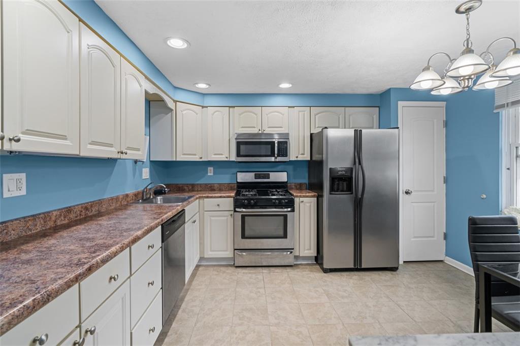 3525 Middletown Road Pittsburgh, PA 15204 - Photo 5 of 27 Gallery Image 5