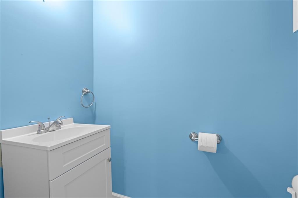 3525 Middletown Road Pittsburgh, PA 15204 - Photo 9 of 27 1st Floor Powder Room