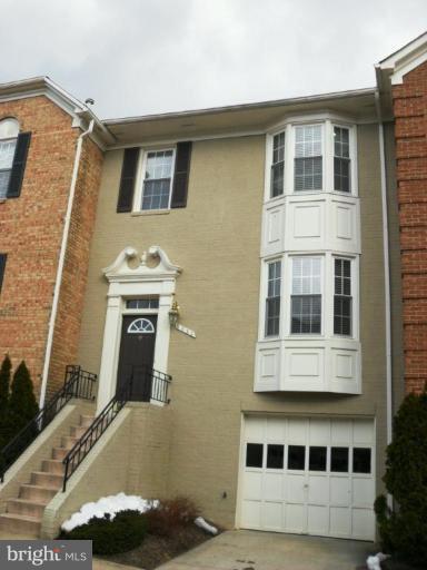 2003 Gallows Tree Court Vienna, VA 22182 - Photo 2 of 8 COLONIAL WITH BAY WINDOW