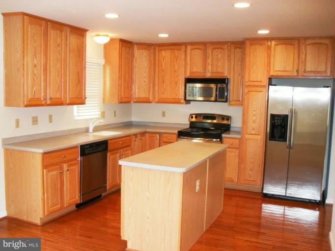 2003 Gallows Tree Court Vienna, VA 22182 - Photo 4 of 8 Kitchen