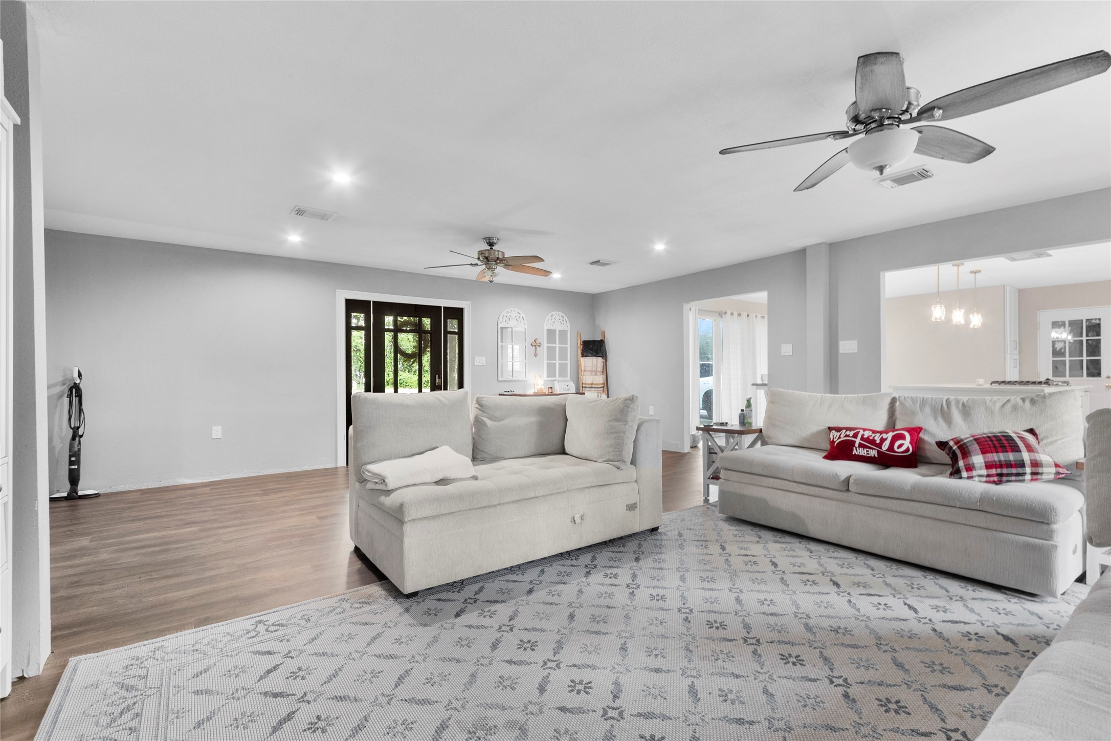 106 Crow Road Baytown, TX 77520 - Photo 6 of 17