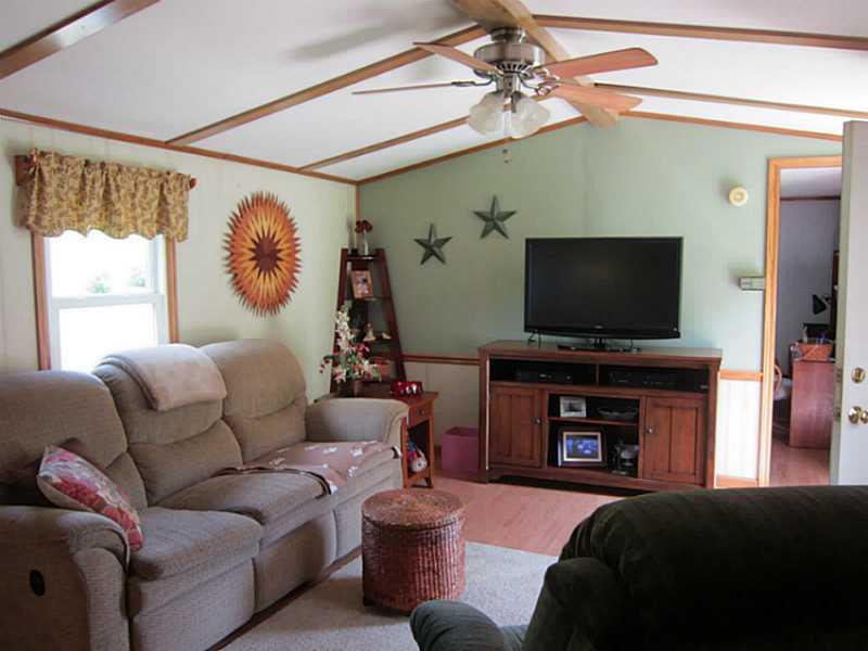 243 Boyd Road Freeport, PA 16229 - Photo 2 of 19 Living Room.