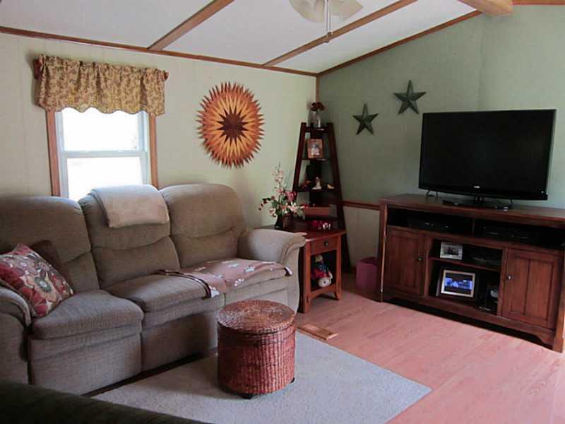 243 Boyd Road Freeport, PA 16229 - Photo 6 of 19 Living Room.