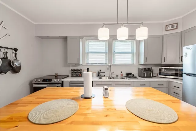 $519,000 | 35 East Knowlton Street, East Providence, RI 02915