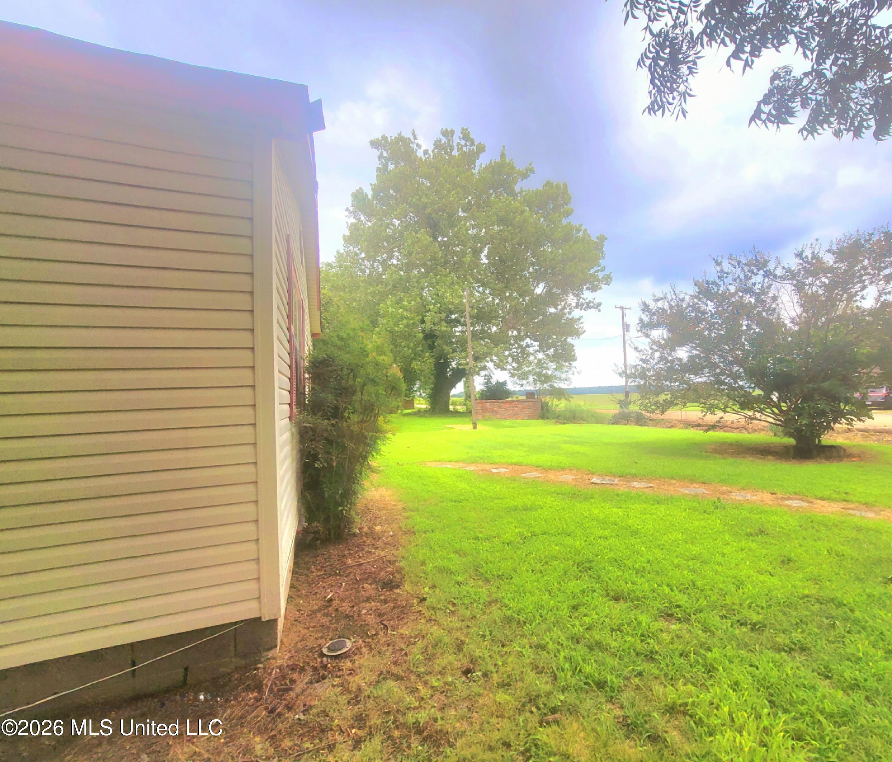 8225 Dundee Road Dundee, MS 38626 - Photo 2 of 10 1000078272
