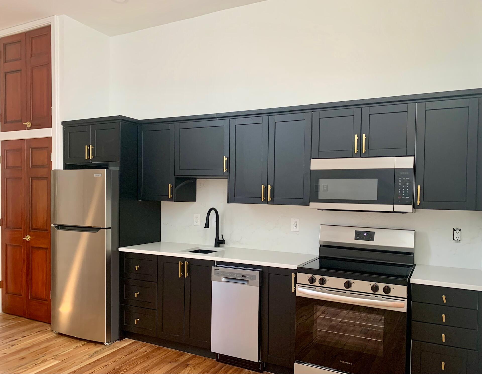 41 Pitt Street, Unit B Charleston, SC 29401 - Photo 3 of 15 IMG_4226