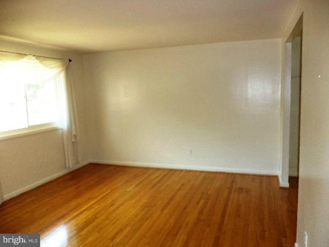 243 Hannes Street Silver Spring, MD 20901 - Photo 2 of 26 Living Room