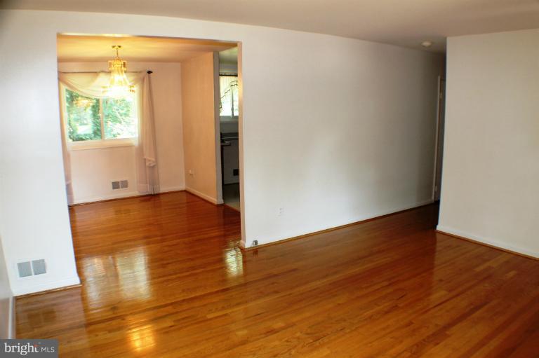 243 Hannes Street Silver Spring, MD 20901 - Photo 25 of 26 Dining Room