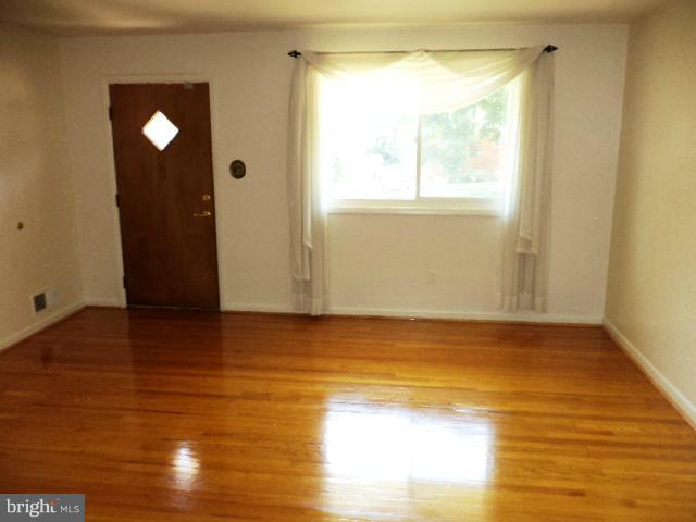 243 Hannes Street Silver Spring, MD 20901 - Photo 7 of 26 Living Room