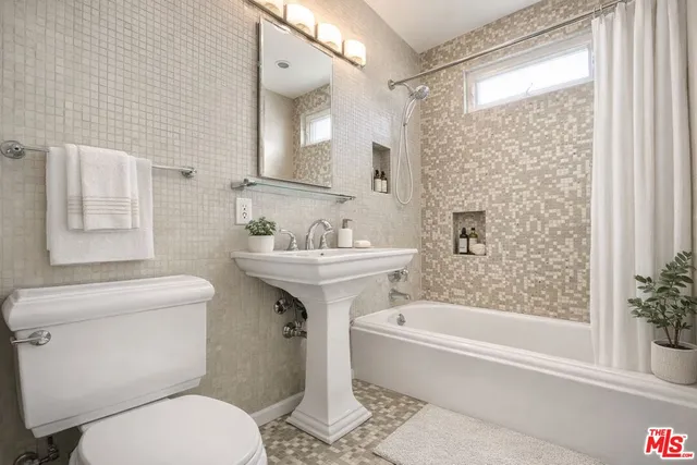 $4,850 | 2822 11th Street, Santa Monica, CA 90405