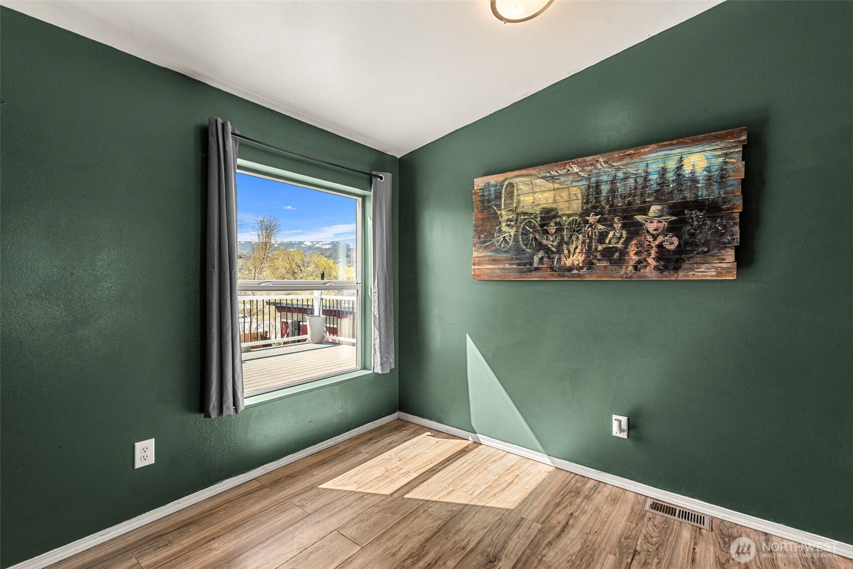 1053 South Perry Avenue East Wenatchee, WA 98802 - Photo 14 of 39
