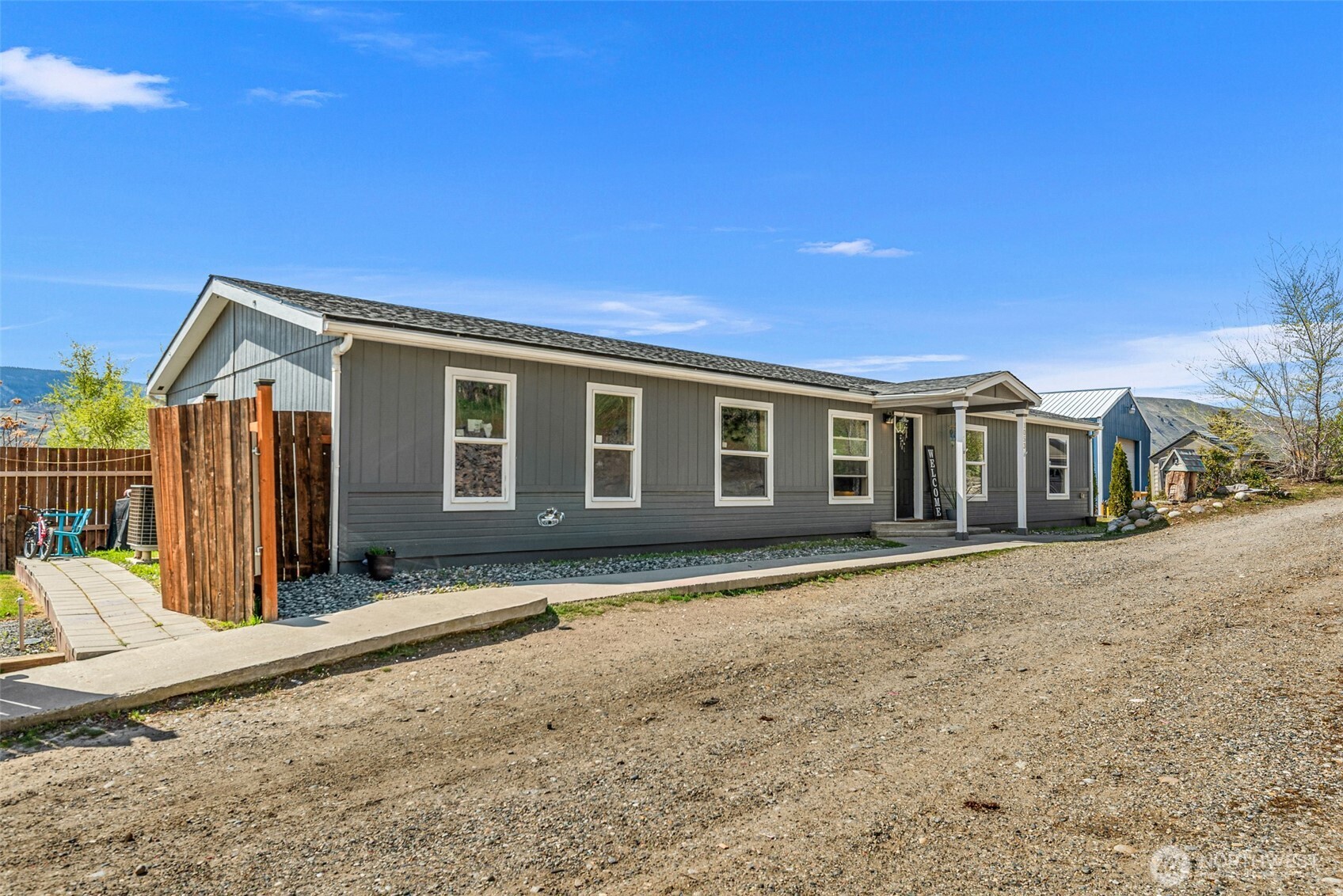 1053 South Perry Avenue East Wenatchee, WA 98802 - Photo 2 of 39