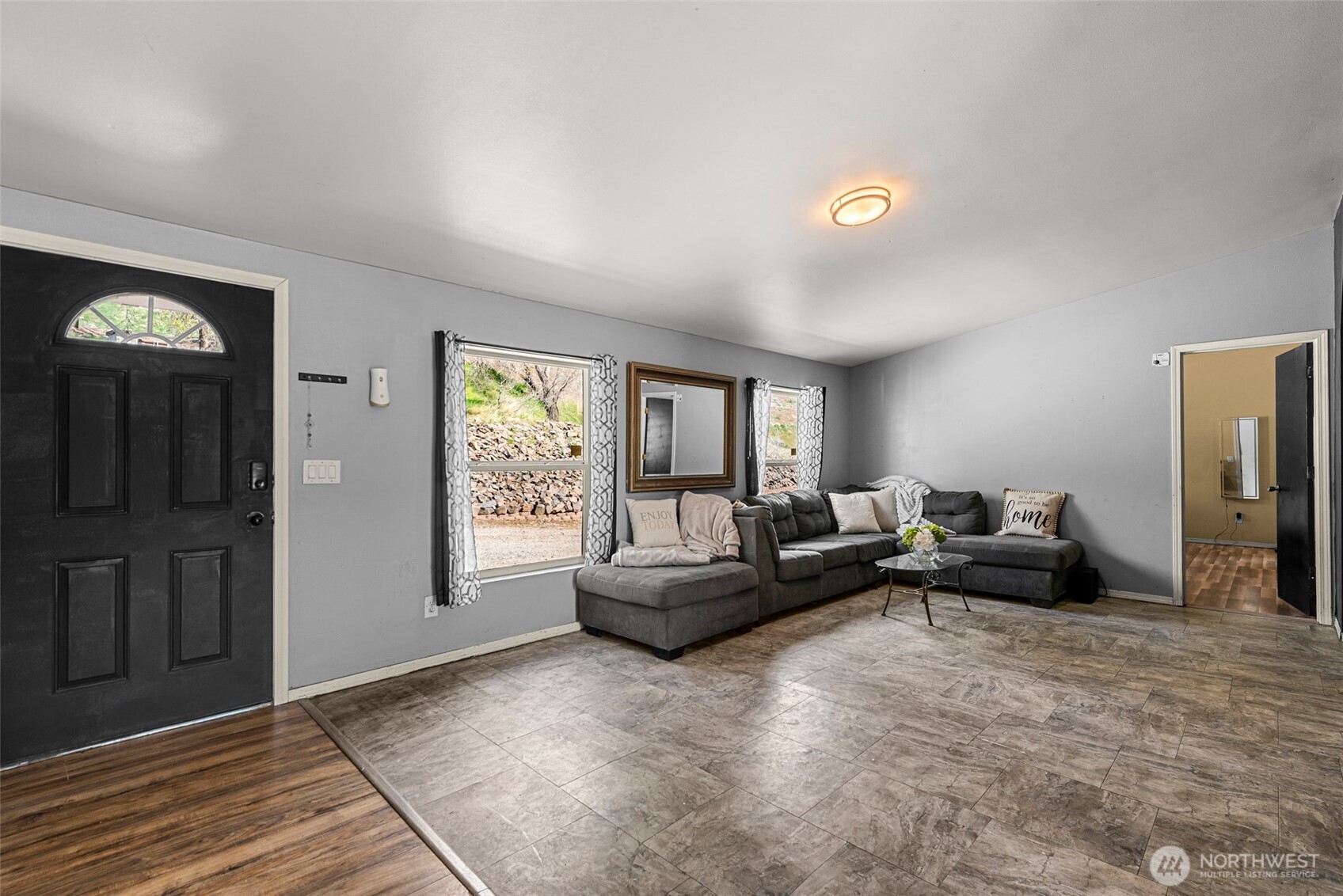 1053 South Perry Avenue East Wenatchee, WA 98802 - Photo 3 of 39