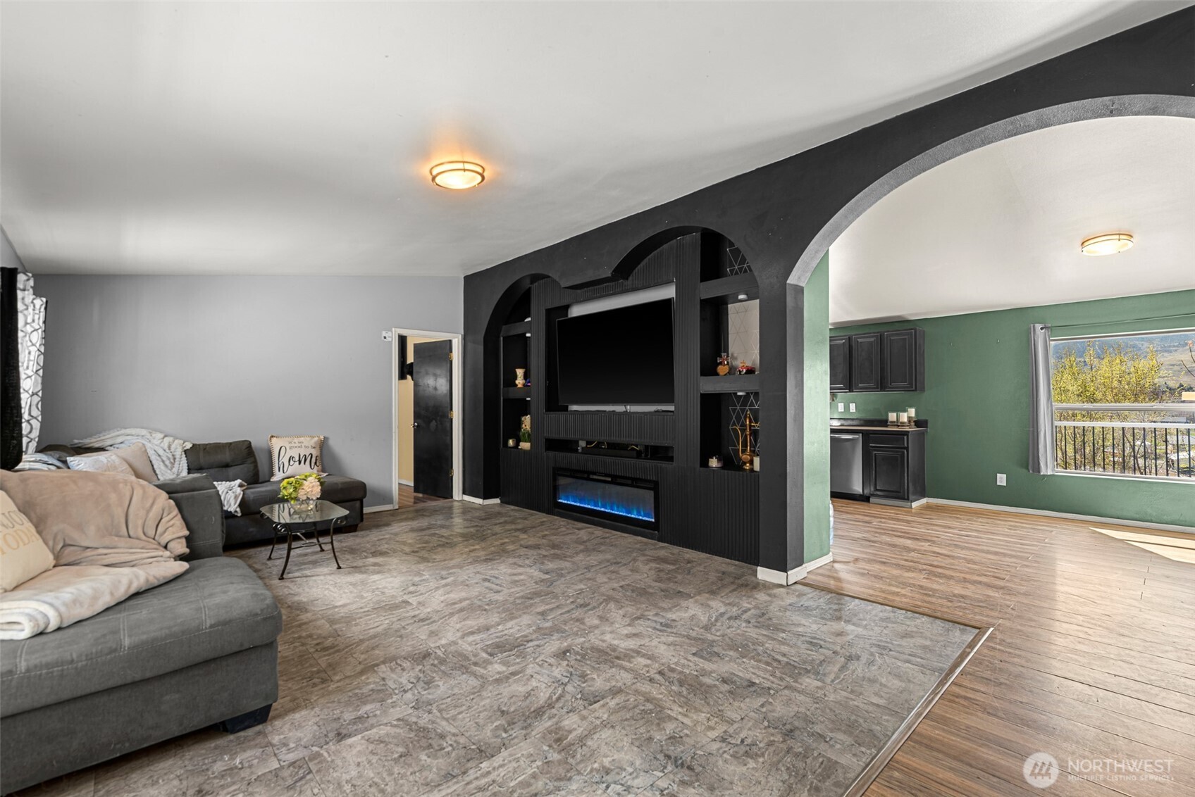 1053 South Perry Avenue East Wenatchee, WA 98802 - Photo 4 of 39